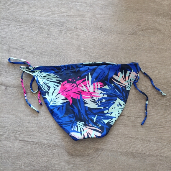 Ardene Swim Floral Pattern Bikini Set, Top XL and Bottom L - Picture 12 of 14